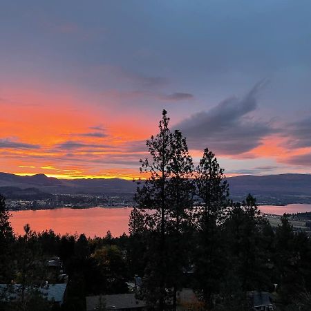 Les Chambres Roses West Kelowna Ngoại thất bức ảnh