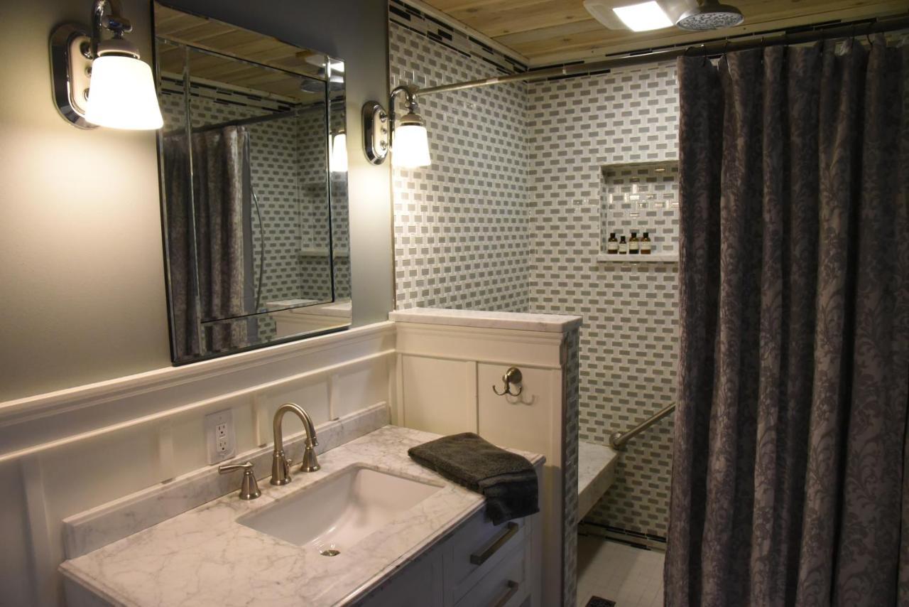 Les Chambres Roses West Kelowna Ngoại thất bức ảnh
