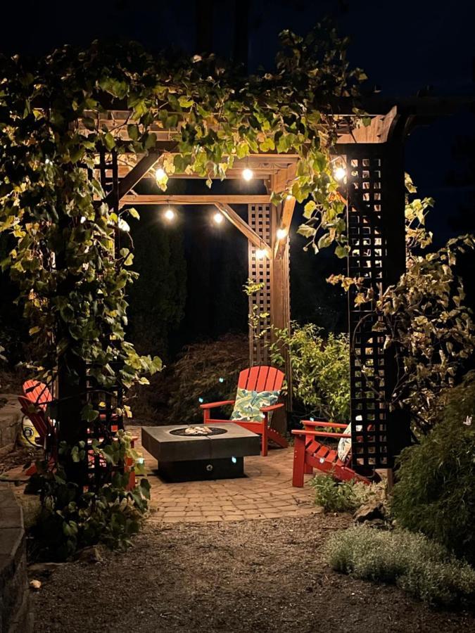 Les Chambres Roses West Kelowna Ngoại thất bức ảnh